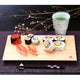 Sushi tallerken i japansk cyprestræ – med sushi
