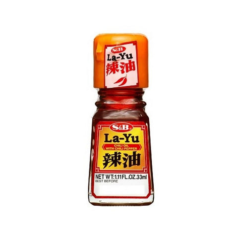 Chiliolie med sesam fra Japan 33 ml i original japansk flaske – autentisk japansk chiliolie med aromatisk sesam, fyldig umami, behagelig varme og premium kvalitet, perfekt som finishing til dumplings, ramen, wokretter og sushi.