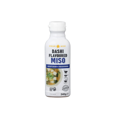 Glutenfri miso suppebase i original japansk flaske – autentisk japansk flydende miso suppebase fra Hikari Miso med lagret rød miso, bonito- og kombu-dashi, fyldig umami og naturlig fermentering. Hurtig og nem at bruge til klassisk misosuppe, ramen, nudelsupper, saucer og autentisk japansk madlavning.
