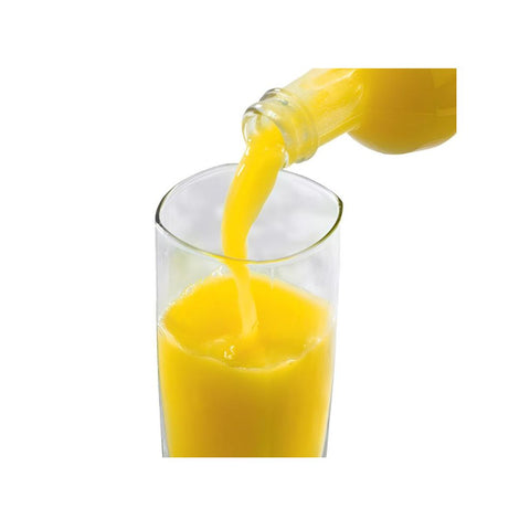 Iyokan juice serveret i et glas – den smukke gyldenorange farve fremhæver den friske citrusaroma og den autentiske japanske kvalitet.