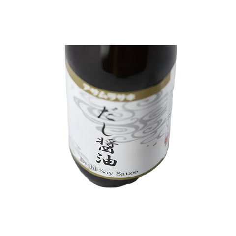 Nærbillede af den originale japanske glasflaske med sojasauce og dashi 300 ml – elegant flaskedesign med autentisk japansk premium kvalitet og fyldig umami.