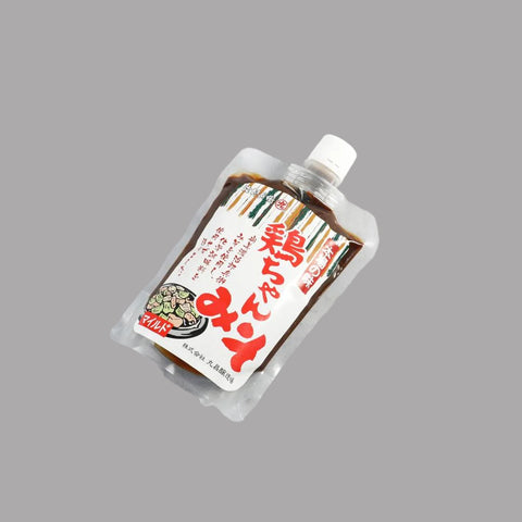 Miso Kei Chan 300 g i original japansk emballage – autentisk japansk misosauce fra Gifu udviklet til den traditionelle Kei Chan-ret med kylling. Fyldig umami, naturlig fermentering og en velafbalanceret smag, perfekt til kylling, grøntsager, wokretter og autentisk japansk madlavning