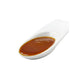 Miso barbecue sauce i en lille skål – den smukke ravbrune farve og den fyldige, blanke konsistens fremhæver den intense umami fra japansk miso og den autentiske smag.