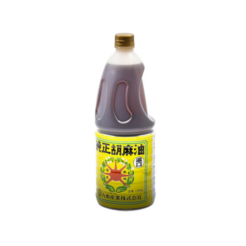 Ristet Koikuchi sesamolie 1,65 kg i original japansk PET-flaske – autentisk japansk premium sesamolie med kraftig ristet sesamsmag, intens nøddeagtig aroma, fyldig umami og høj kvalitet, perfekt til wokretter, marinader, dressinger og autentisk japansk madlavning.
