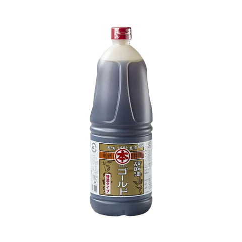 Sort sesamolie 1.650 g i original japansk PET-flaske – frontvisning af autentisk japansk premium sesamolie med intens nøddeagtig aroma, fyldig umami og høj kvalitet, perfekt til wokretter, marinader, dressinger og autentisk japansk madlavning.