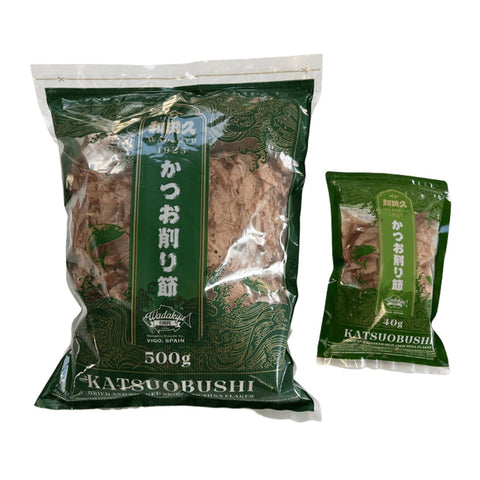 Flager af katsuobushi fås i flere størrelser, til alle de retter hvor du ønkser at tilføje en  dyb og rig umamismag.