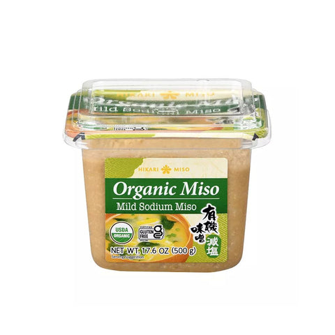 Økologisk Hikari hvid miso med mindre salt 500 g i original japansk emballage – autentisk japansk hvid miso i Shinshu-stil med reduceret saltindhold, naturlig fermentering, mild sødme og fyldig umami. Perfekt til misosuppe, marinader, dressinger, saucer og autentisk japansk madlavning.