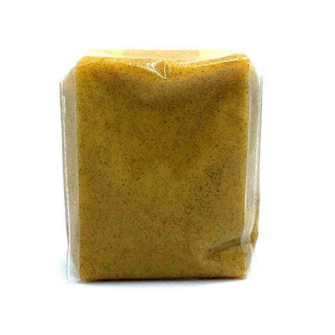Hvid miso med vanilje fra Kyoto 500 g i original japansk emballage – autentisk japansk hvid miso med Bourbon-vanilje, naturlig fermentering, fyldig umami og en elegant sødme. Produceret i Kyoto af den traditionsrige misoproducent Kantoya siden 1847, perfekt til desserter, is, fisk, skaldyr og kreativ gourmetmadlavning.