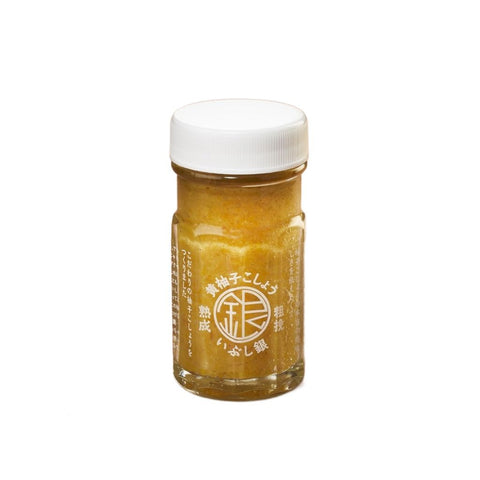 Gul yuzu kosho 60 g i original japansk emballage – autentisk yuzu kosho med frisk yuzu, chili og fyldig umami.